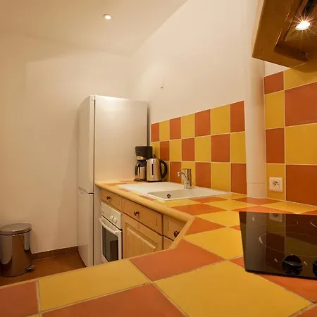 15 Cours Massena Apartment *